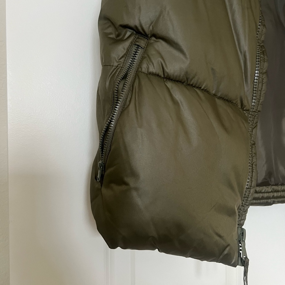 Women’s Old Navy Olive Green Puffer Vest - Picture 7 of 7